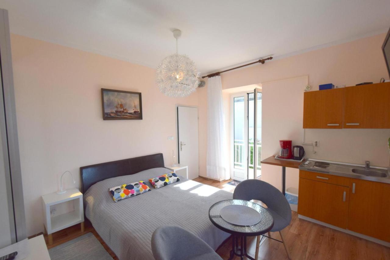 Apartments Margarita Malinska Esterno foto